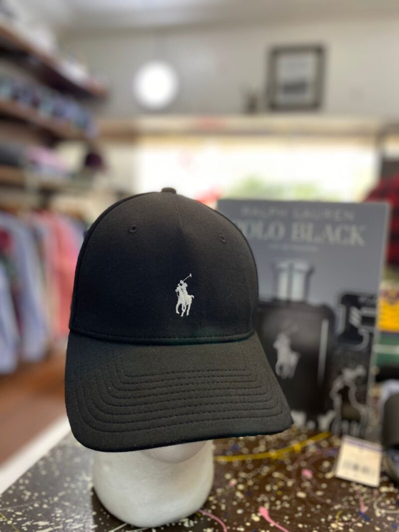 SMALL PONY BLACK CAP